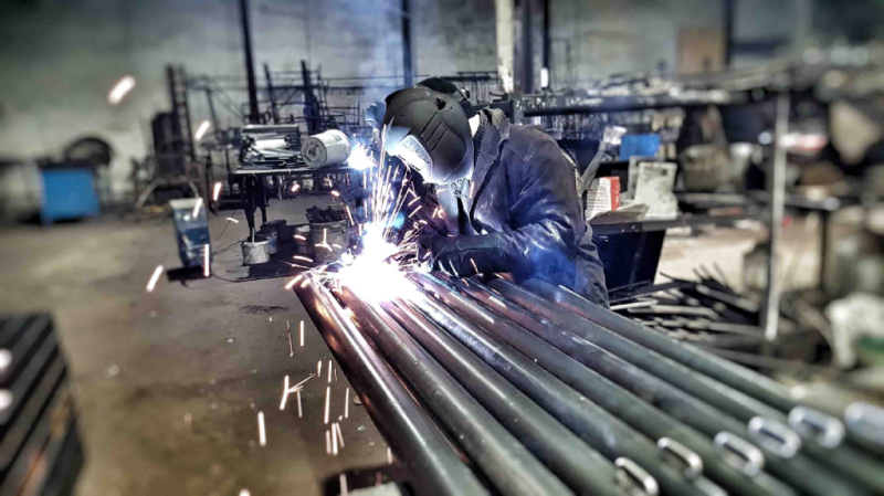 Какие материалы используют при изготовлении уличного спортивного оборудования в Иванове?